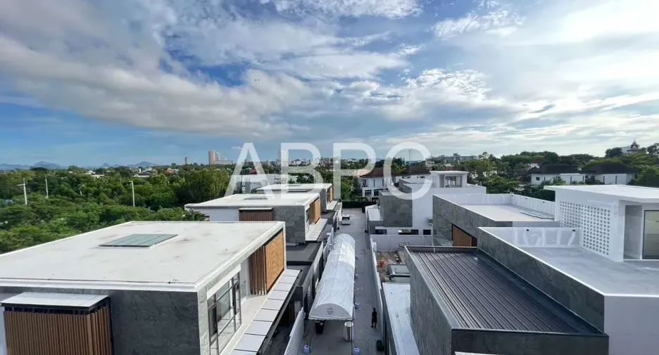 For sale 4 bedrooms house in Mueang Rayong, Rayong