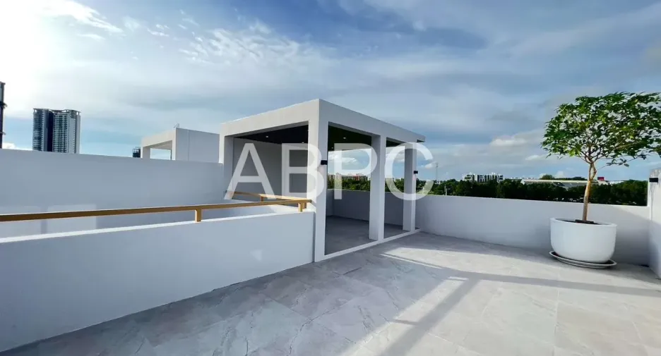 For sale 4 bedrooms house in Mueang Rayong, Rayong