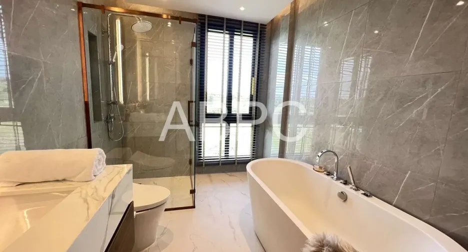 For sale 4 bedrooms house in Mueang Rayong, Rayong