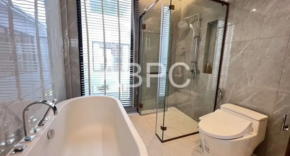 For sale 4 bedrooms house in Mueang Rayong, Rayong