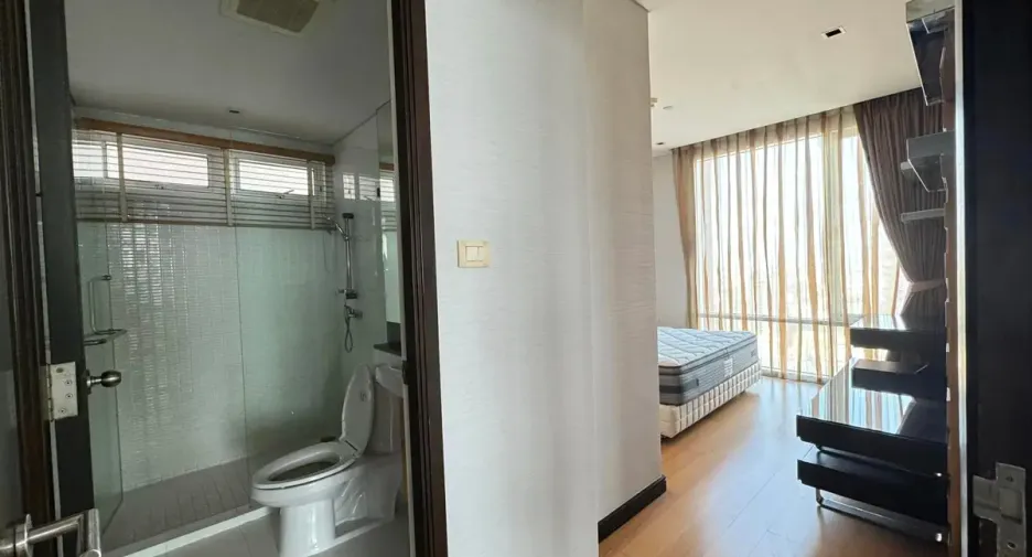 For sale 3 bedrooms condo in Khlong Toei, Bangkok