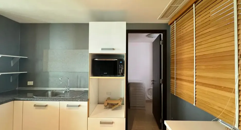 For sale 3 bedrooms condo in Khlong Toei, Bangkok