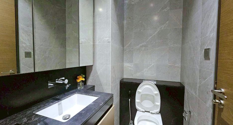 For rent 2 bedrooms condo in Pathum Wan, Bangkok