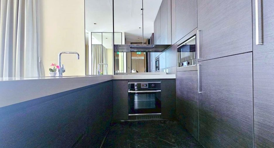 For rent 2 bedrooms condo in Pathum Wan, Bangkok