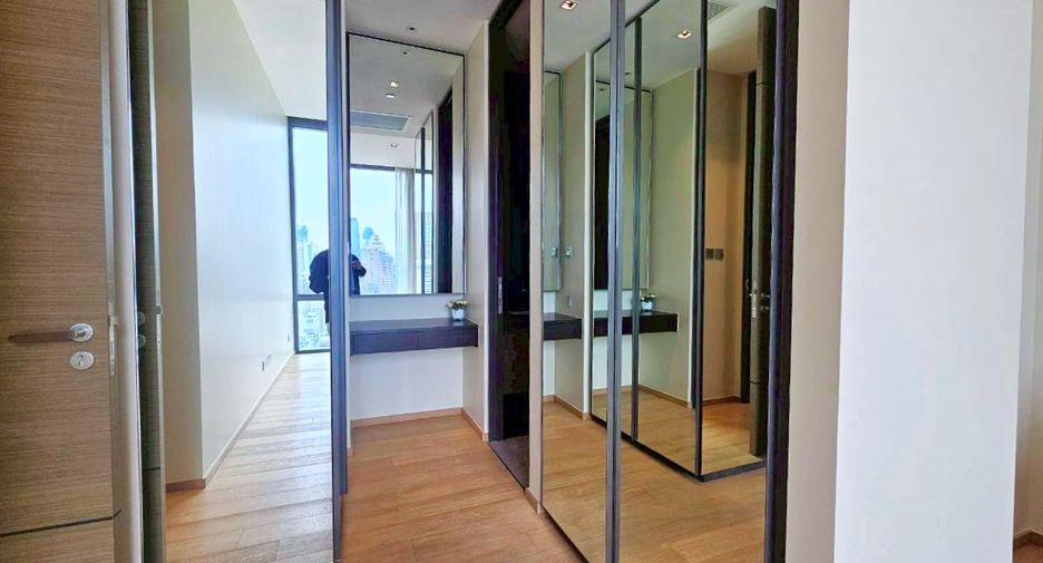 For rent 2 bedrooms condo in Pathum Wan, Bangkok