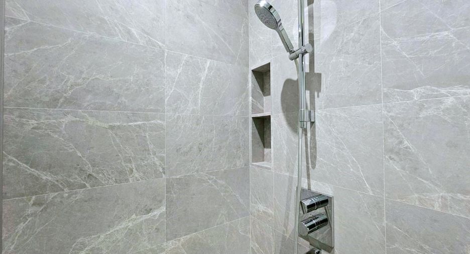 For rent 2 bedrooms condo in Pathum Wan, Bangkok