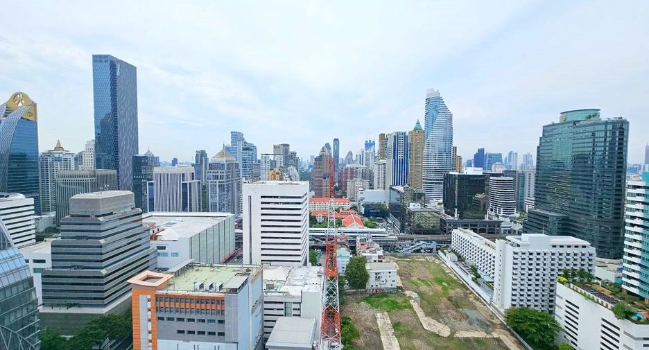 For rent 2 bedrooms condo in Pathum Wan, Bangkok