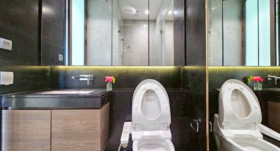 For rent 2 bedrooms condo in Pathum Wan, Bangkok