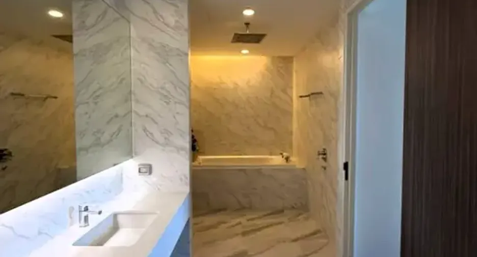 For rent and for sale 2 bedrooms condo in Watthana, Bangkok