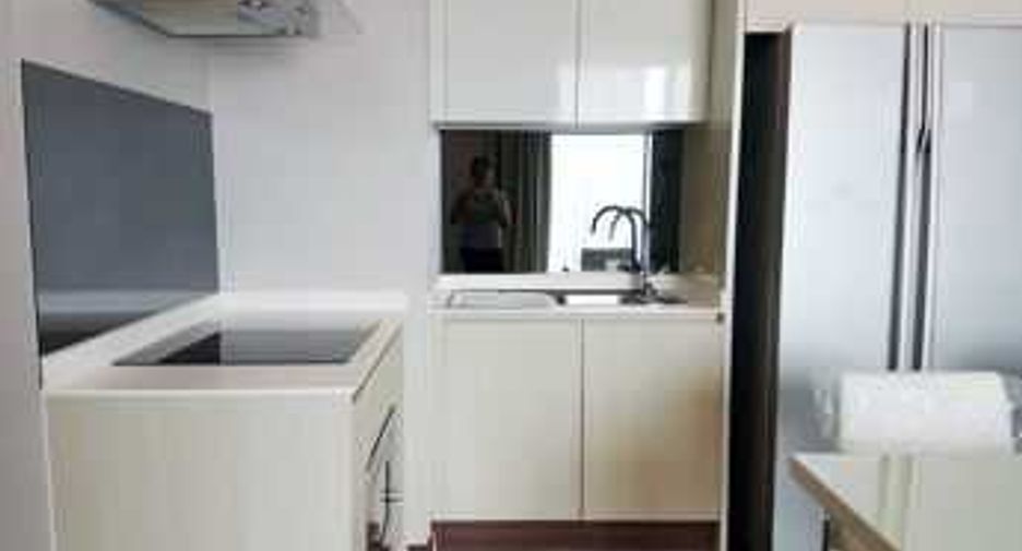 Condo en alquiler de 3 habitaciones en Watthana, Bangkok