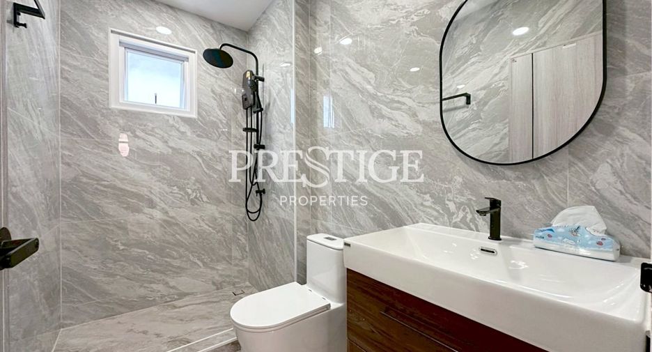 For sale 4 bedrooms house in East Pattaya, Pattaya