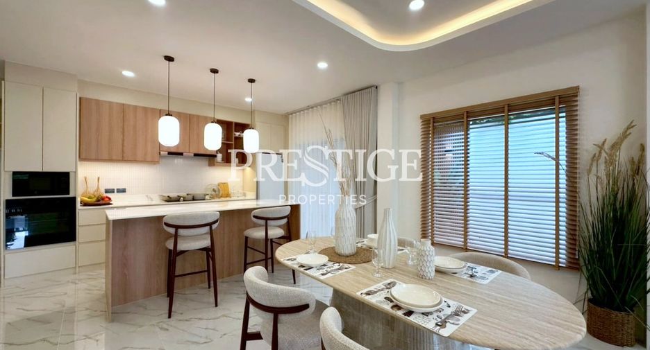 For sale 4 bedrooms house in East Pattaya, Pattaya
