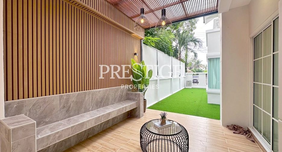 For sale 4 bedrooms house in East Pattaya, Pattaya