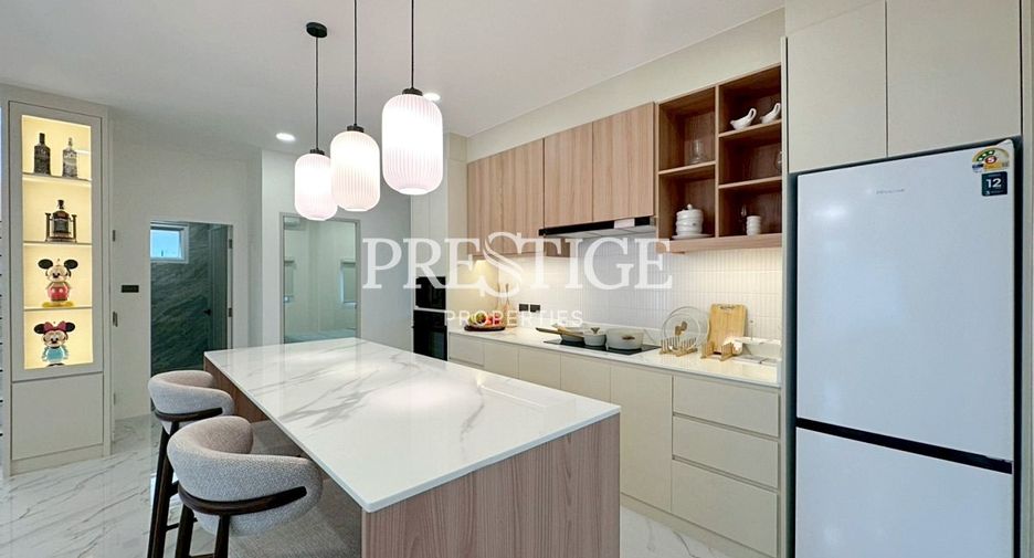 For sale 4 bedrooms house in East Pattaya, Pattaya