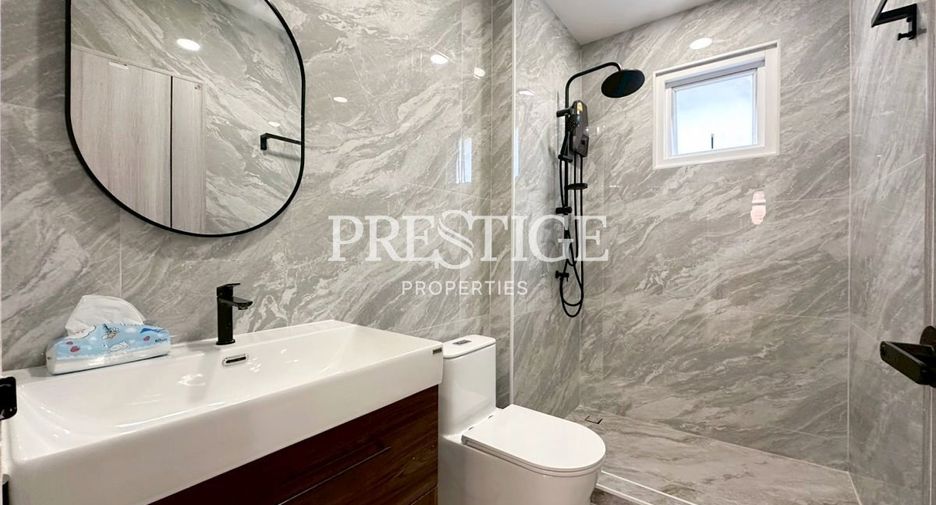 For sale 4 bedrooms house in East Pattaya, Pattaya