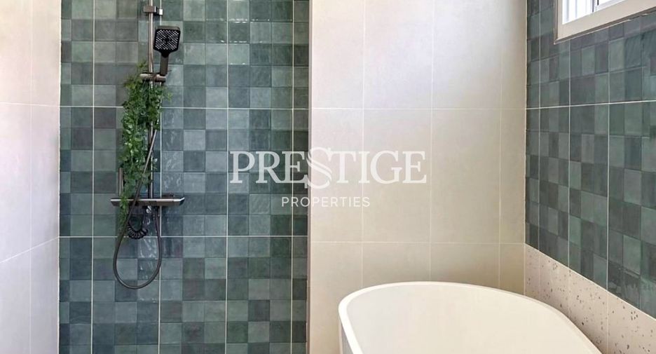 For sale 4 bedrooms house in East Pattaya, Pattaya
