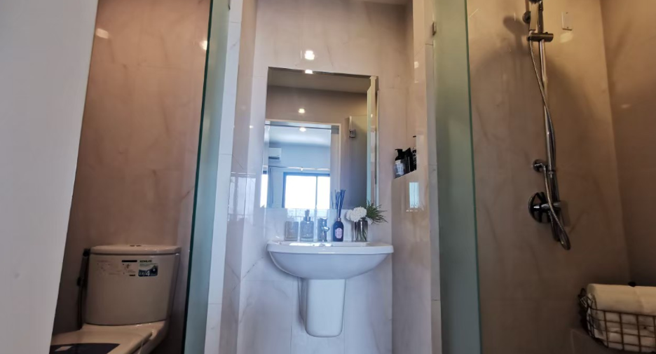 For sale 1 bed condo in Bang Phli, Samut Prakan