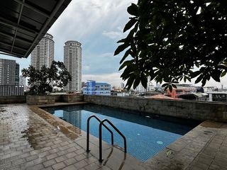 For sale 3 ベッドルーム condo in Sathon, Bangkok