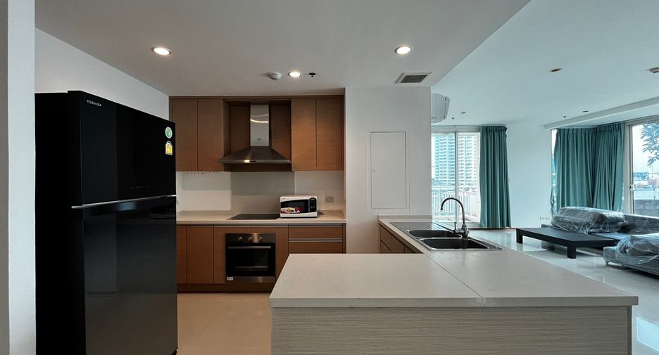For sale 3 ベッドルーム condo in Sathon, Bangkok