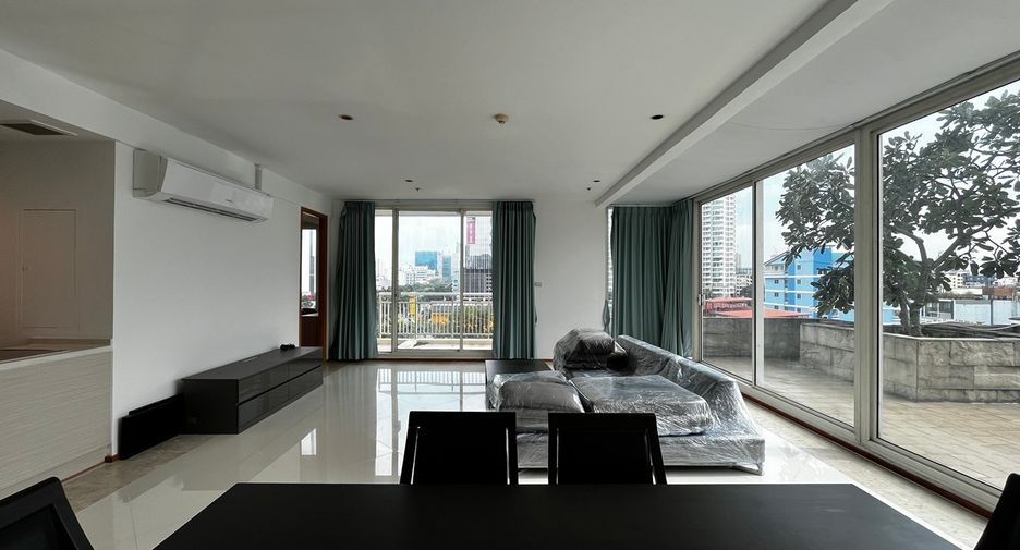 For sale 3 ベッドルーム condo in Sathon, Bangkok