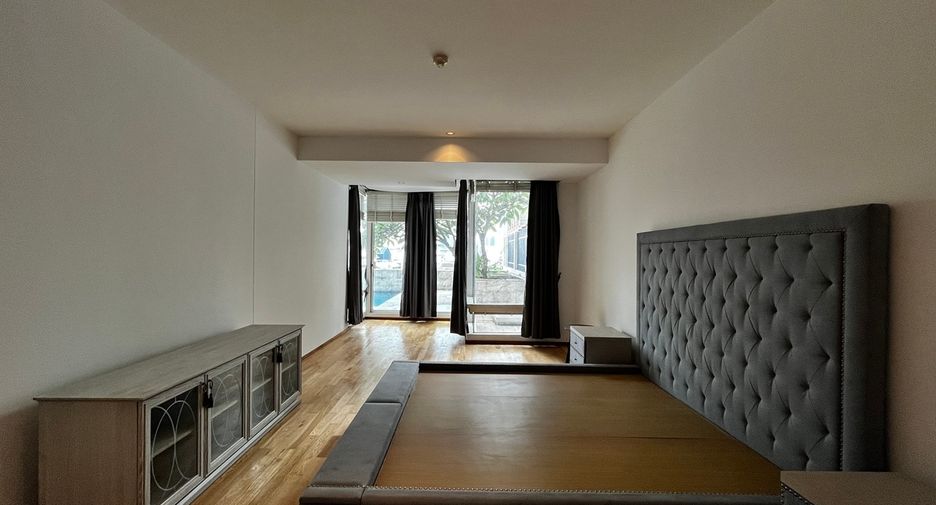 For sale 3 ベッドルーム condo in Sathon, Bangkok