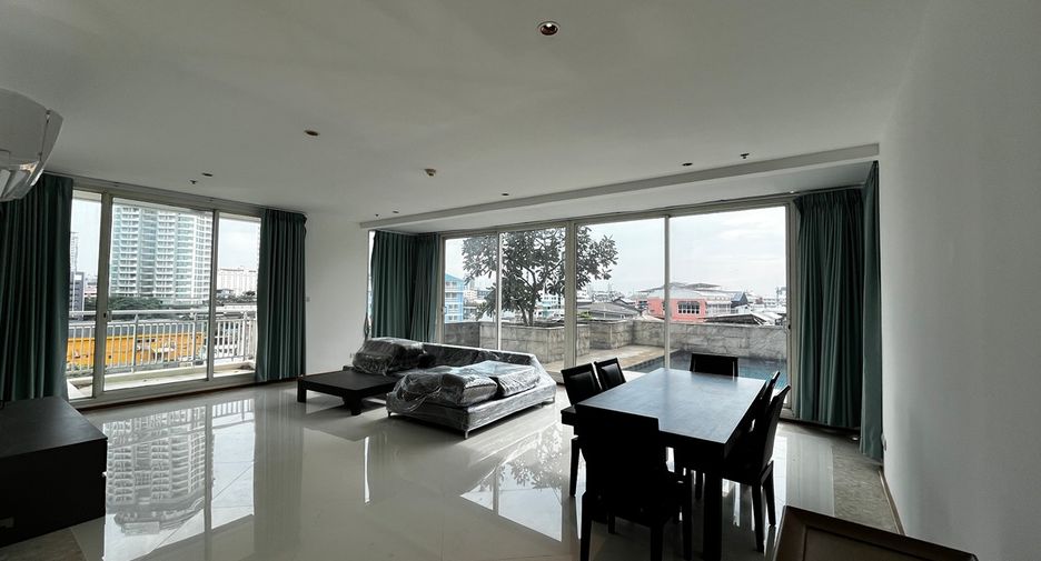 For sale 3 ベッドルーム condo in Sathon, Bangkok