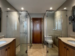 For sale 3 ベッドルーム condo in Sathon, Bangkok