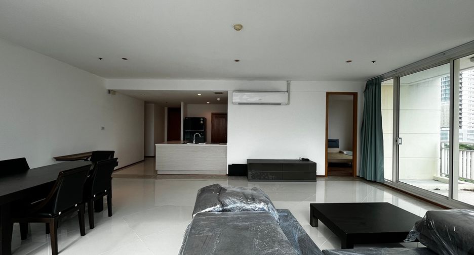 For sale 3 ベッドルーム condo in Sathon, Bangkok
