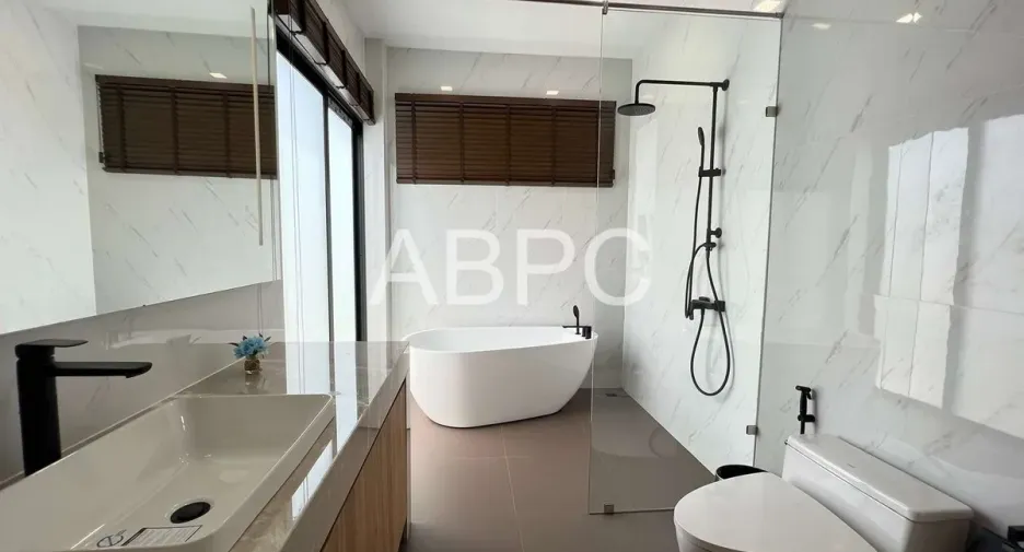 For rent and for sale 3 bedrooms house in Jomtien, Pattaya