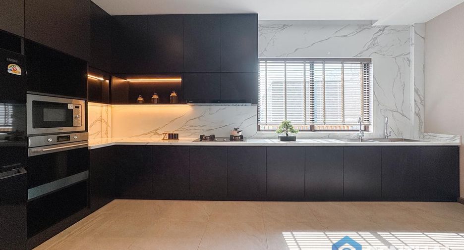 Haus zum Kauf mit 4 Zimmer in Bang Lamung, Chonburi