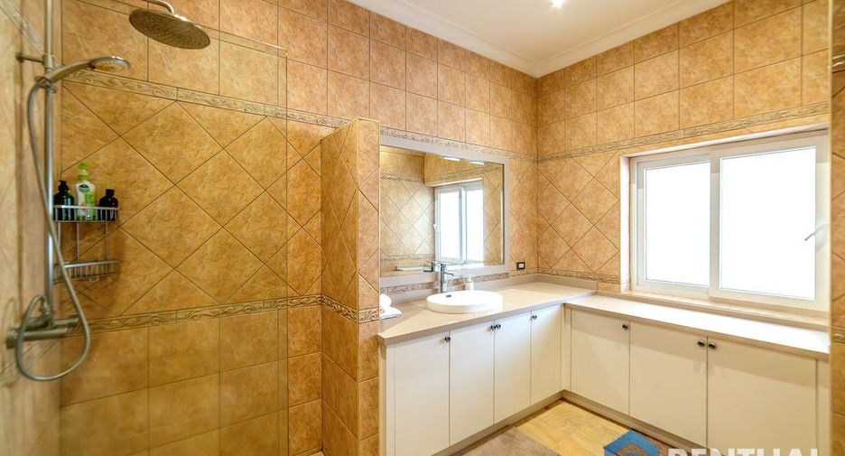 For sale 5 bedrooms villa in Bang Lamung, Chonburi