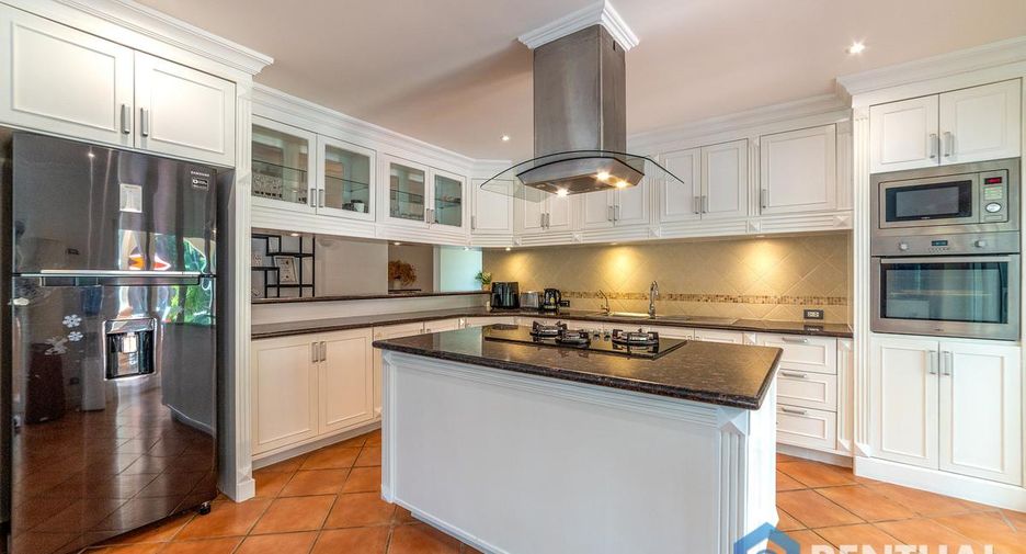 For sale 5 bedrooms villa in Bang Lamung, Chonburi