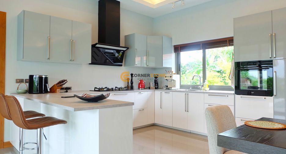 For rent and for sale 4 bedrooms house in Bang Lamung, Chonburi