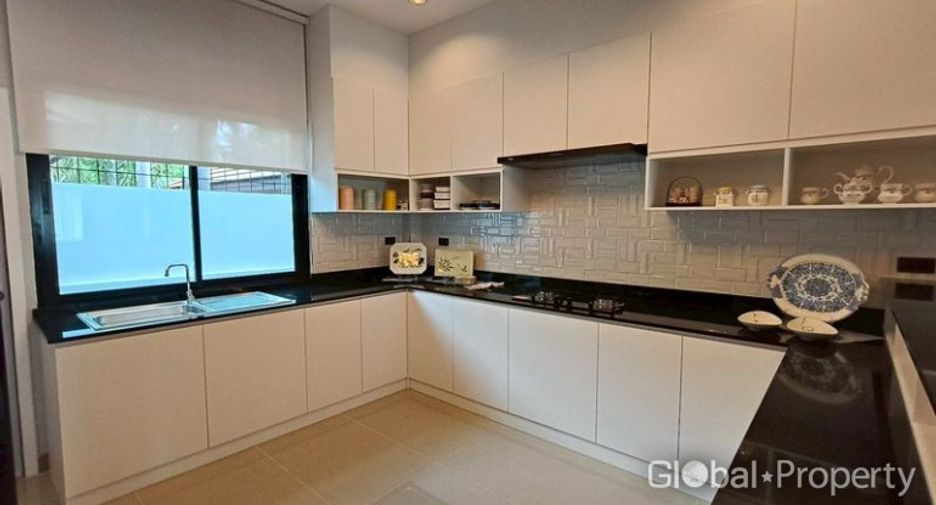 For sale 3 bedrooms house in East Pattaya, Pattaya