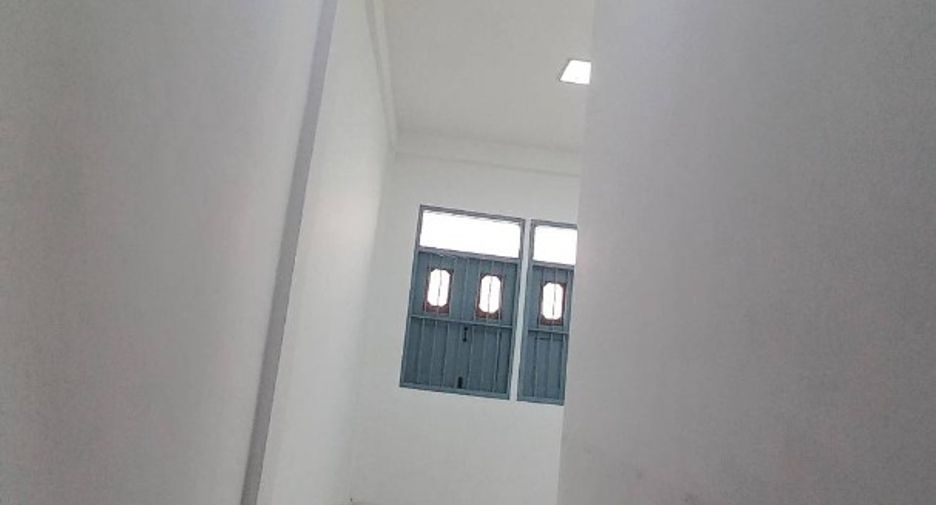 For rent 3 bedrooms retail Space in Pathum Wan, Bangkok