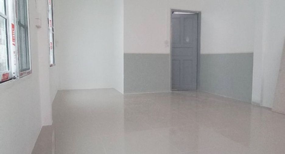 For rent 3 bedrooms retail Space in Pathum Wan, Bangkok