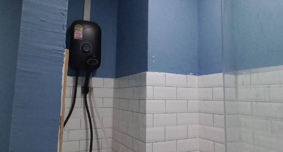 For rent 3 bedrooms retail Space in Pathum Wan, Bangkok