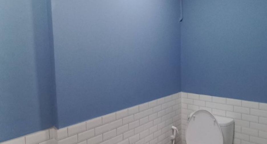 For rent 3 bedrooms retail Space in Pathum Wan, Bangkok
