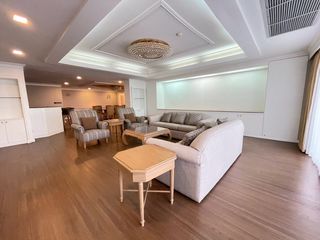 For rent 4 bedrooms condo in Watthana, Bangkok
