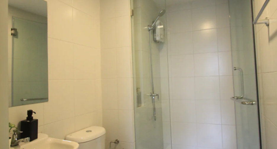 For sale 1 bed condo in Mueang Samut Prakan, Samut Prakan
