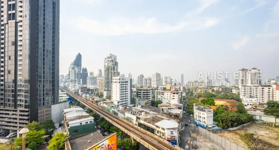 For sale 2 ベッドルーム condo in Khlong Toei, Bangkok