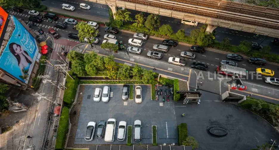 For sale 2 ベッドルーム condo in Khlong Toei, Bangkok