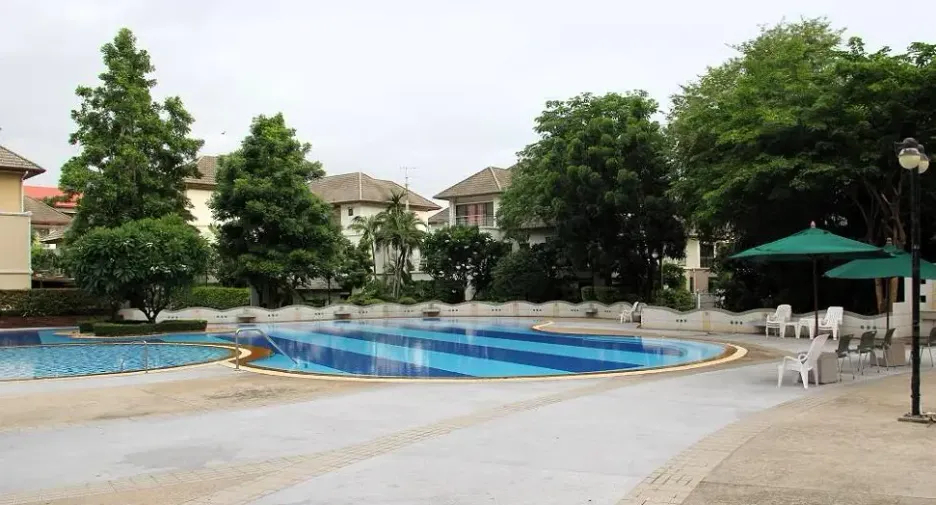 For sale 2 bedrooms condo in Bang Kapi, Bangkok