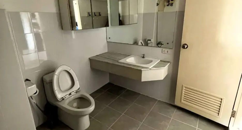 For sale 2 bedrooms condo in Bang Kapi, Bangkok