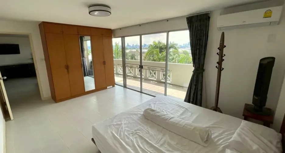 For sale 2 bedrooms condo in Bang Kapi, Bangkok