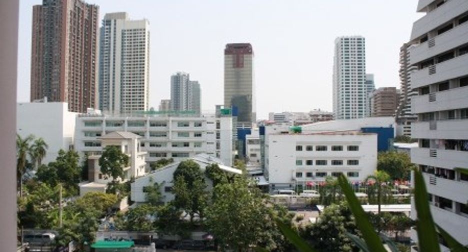 For sale 2 bedrooms condo in Watthana, Bangkok