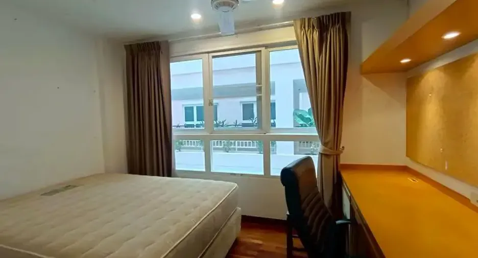 For sale 2 bedrooms condo in Watthana, Bangkok