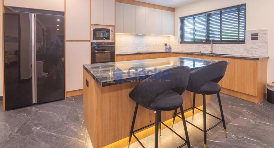 For rent そして for sale 4 ベッドルーム house in Bang Lamung, Chonburi