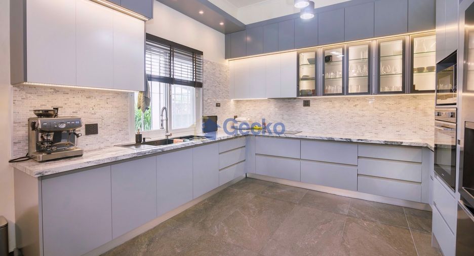 For rent そして for sale 4 ベッドルーム house in Bang Lamung, Chonburi