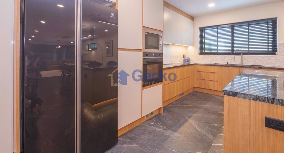 For rent そして for sale 4 ベッドルーム house in Bang Lamung, Chonburi